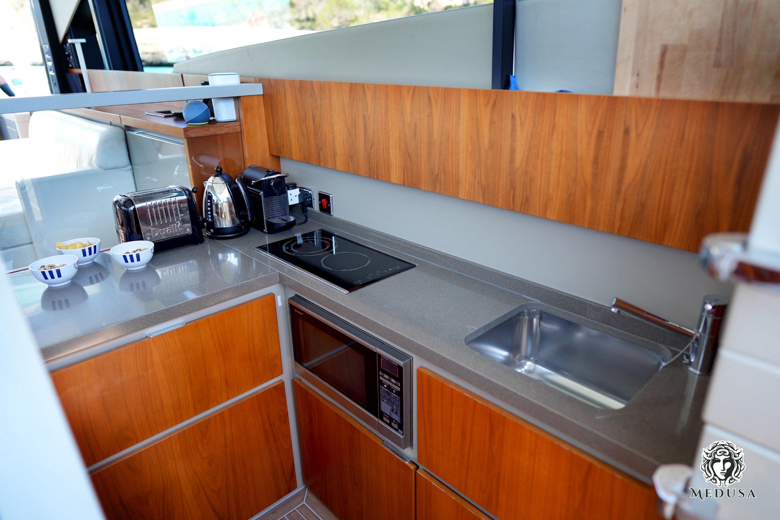 Fairline Targa MEDUSA - galley.