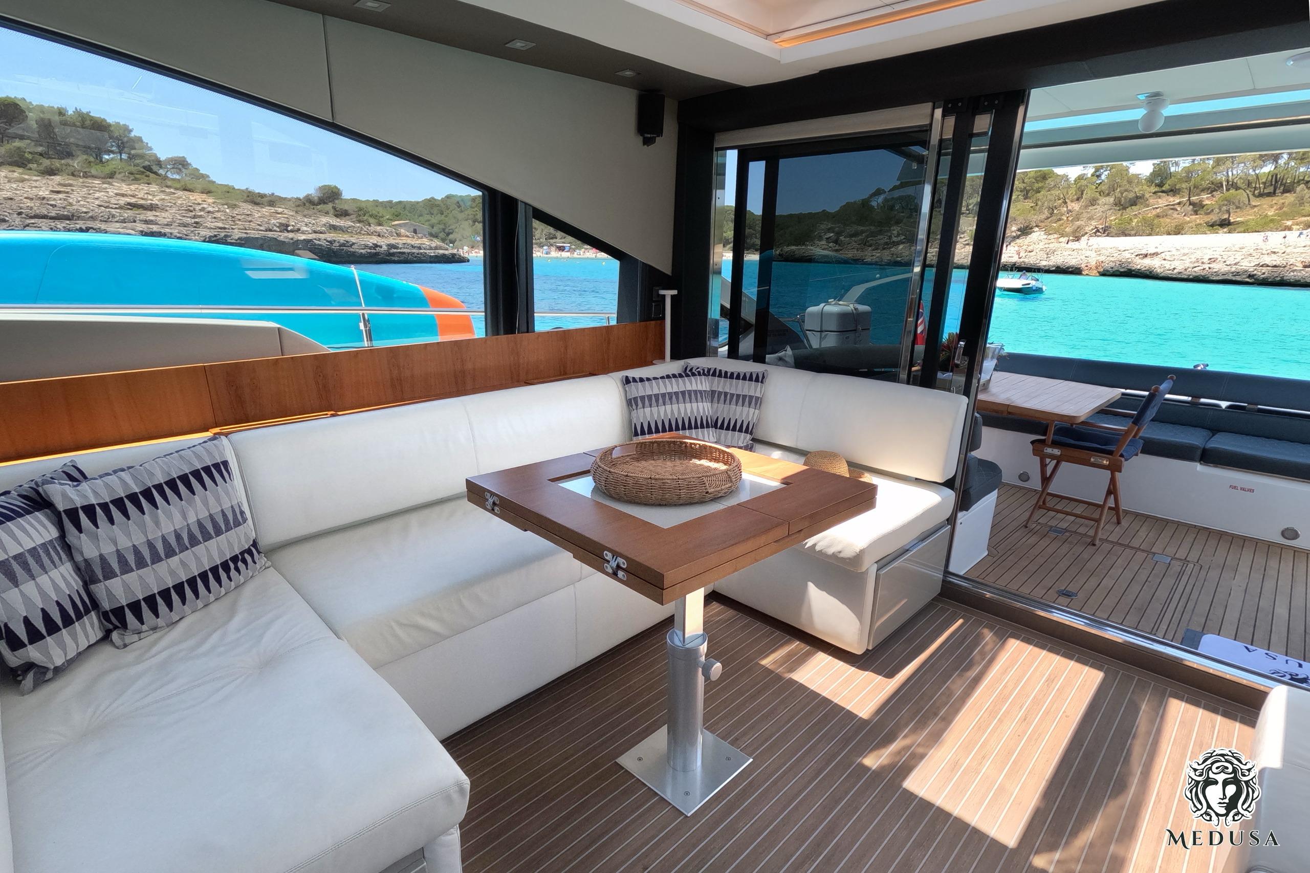 Fairline Targa MEDUSA - main saloon charter