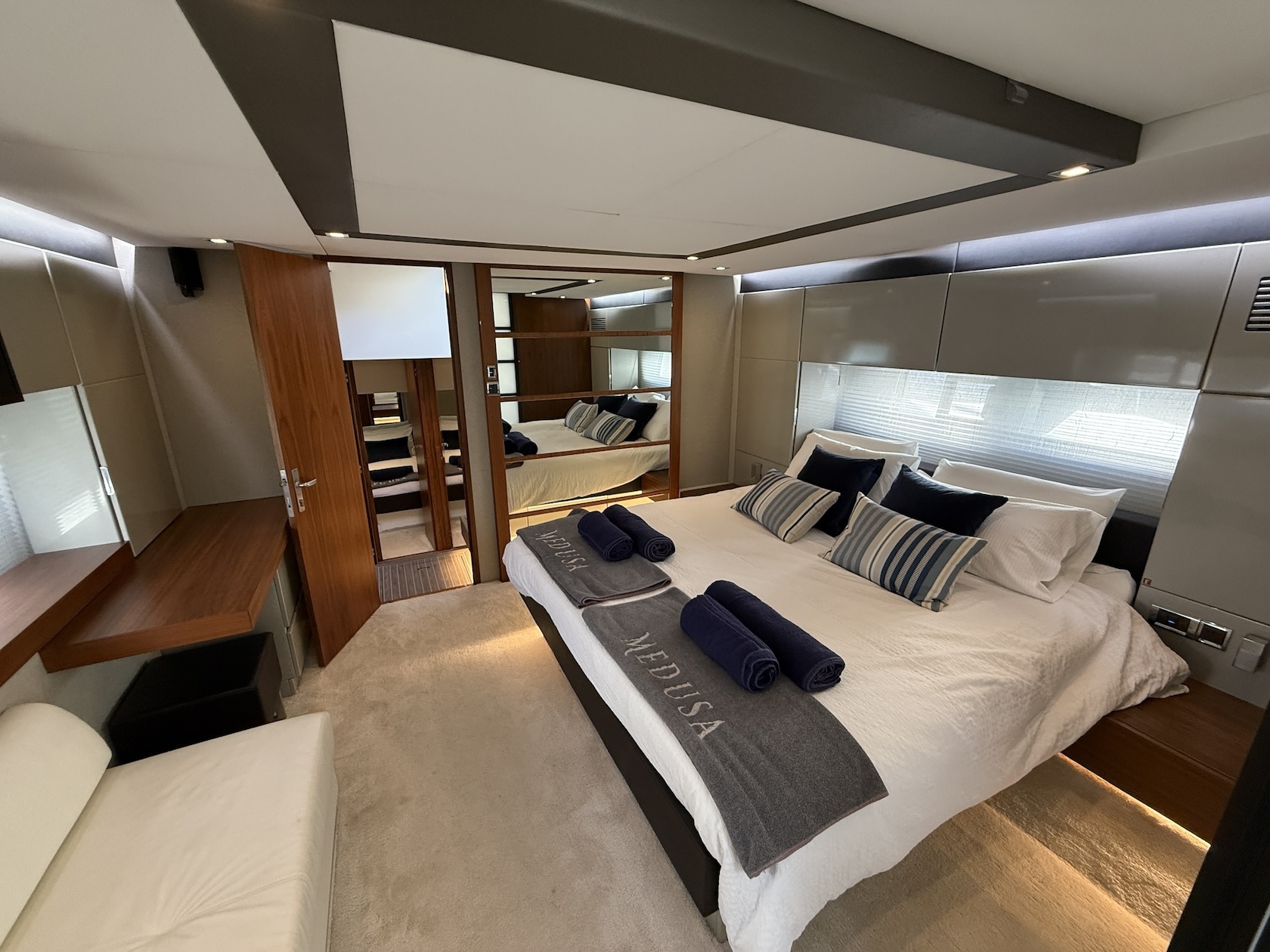 Fairline Targa MEDUSA - master cabin.