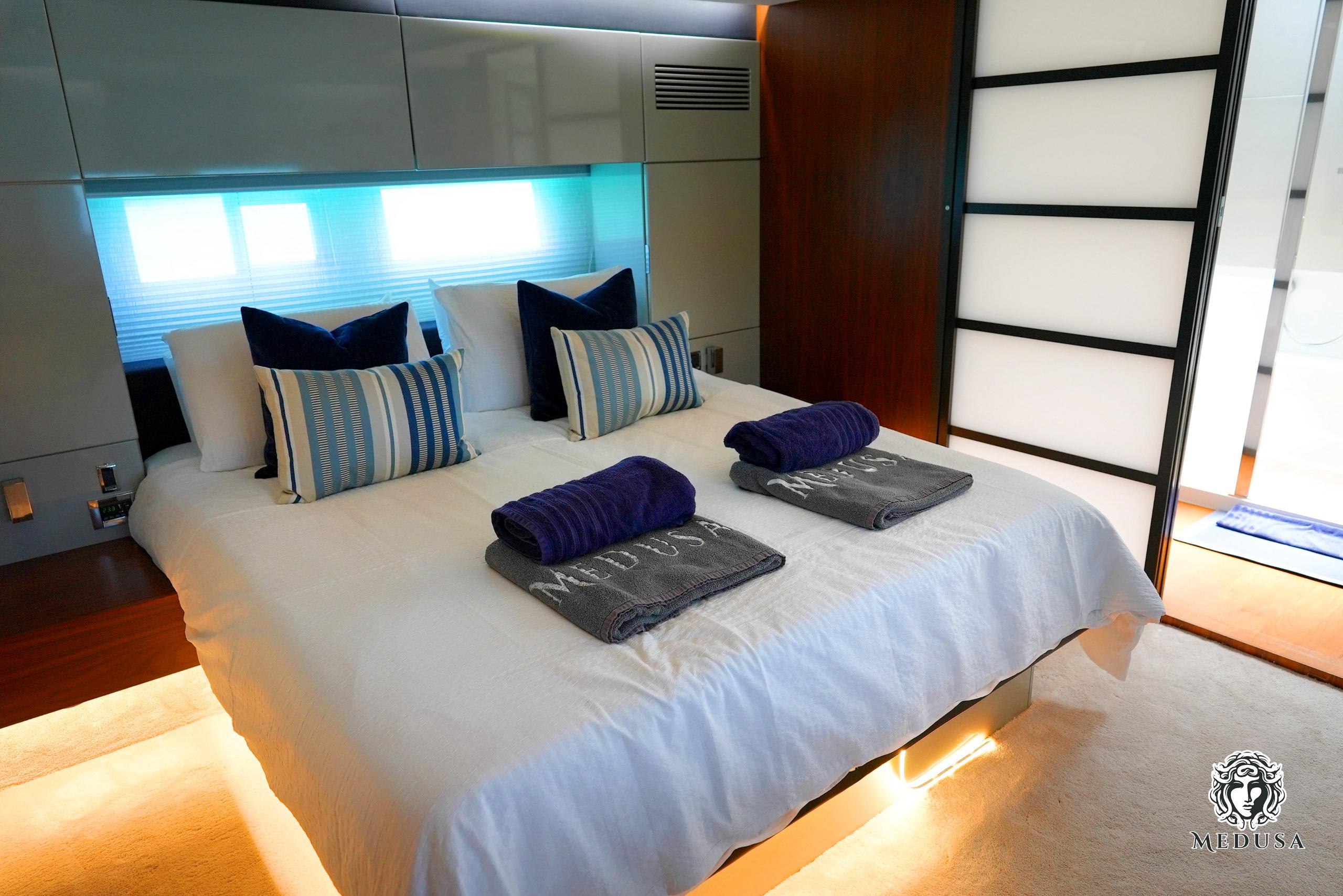 Fairline Targa MEDUSA - master cabin ready for charter