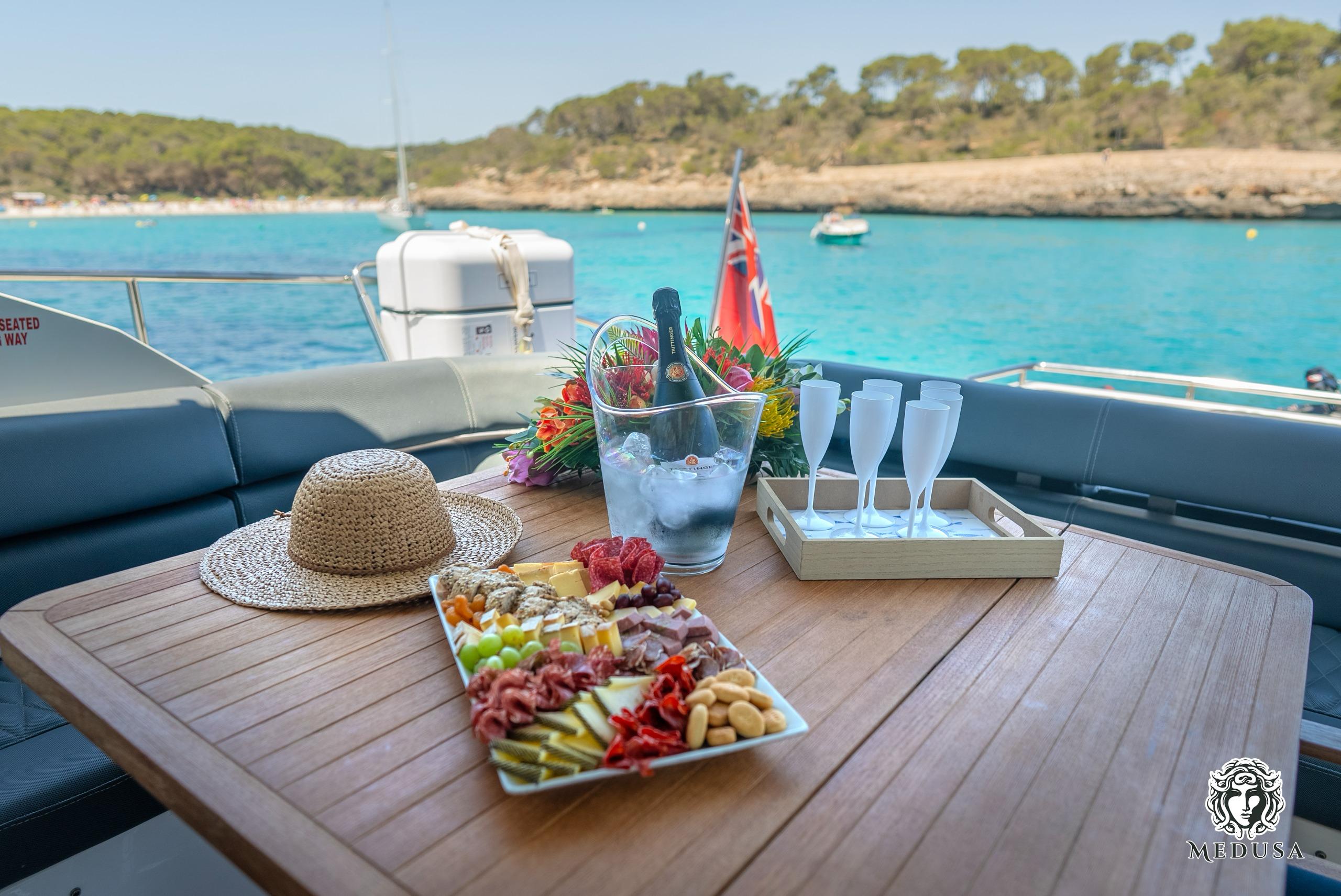 Fairline Targa MEDUSA - snacks served on the back deck